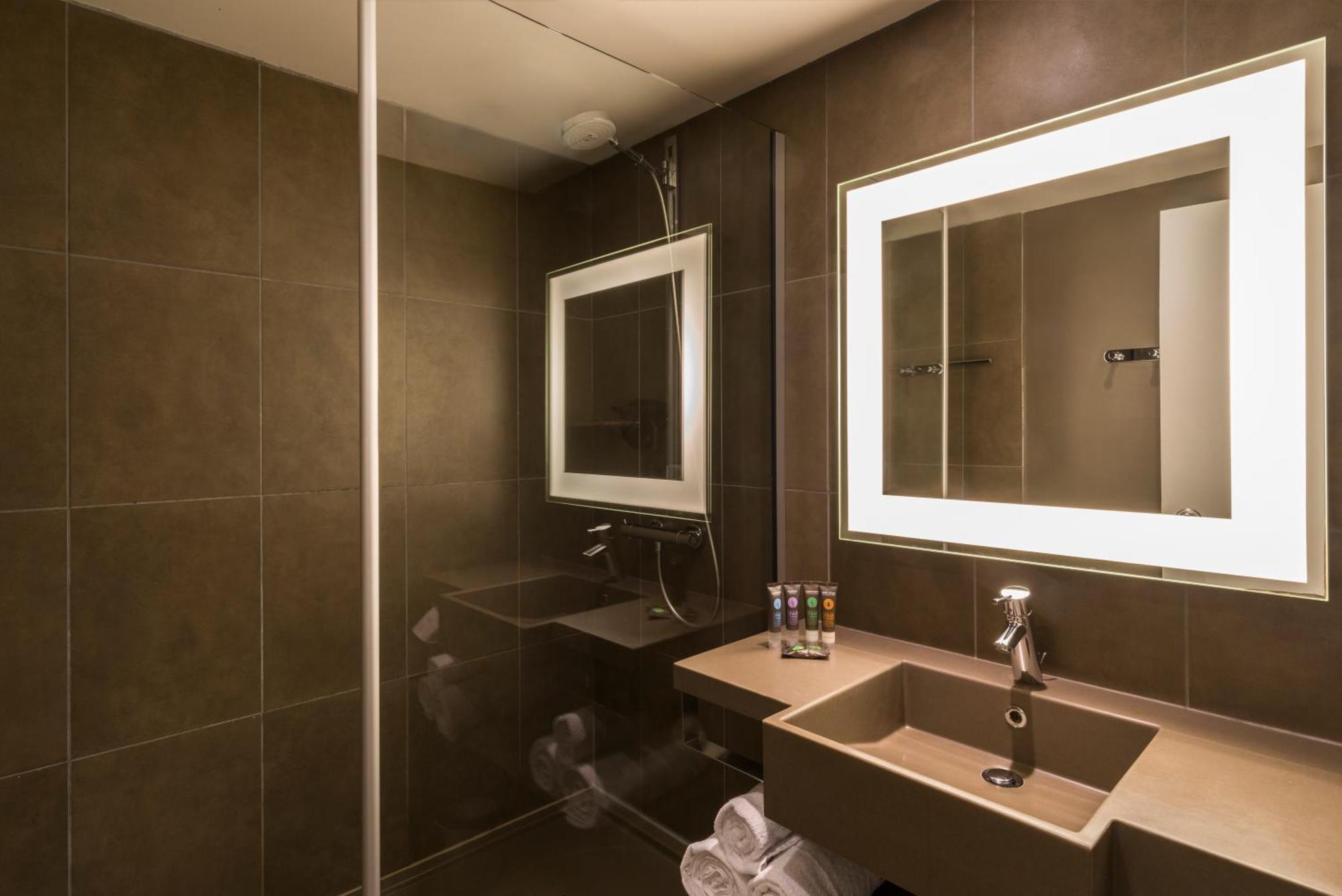 Ibis Styles Lyon Bron Eurexpo Hotell Exteriör bild
