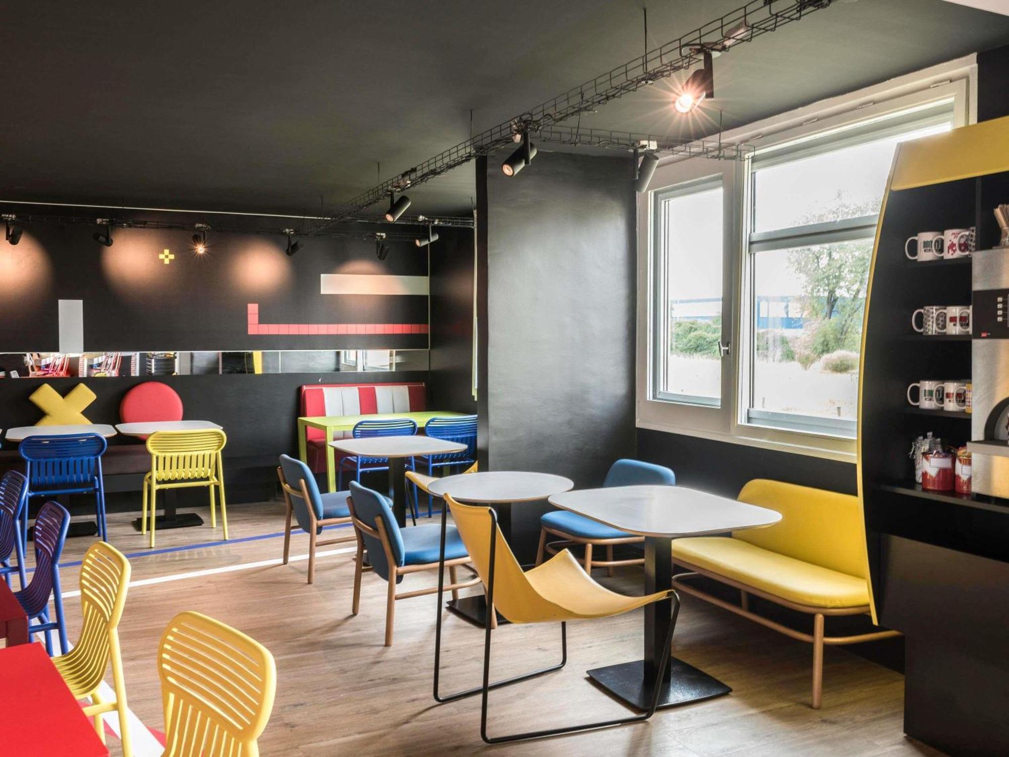 Ibis Styles Lyon Bron Eurexpo Hotell Exteriör bild